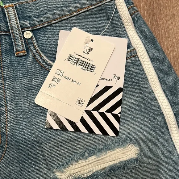 NWT Free People Sandrine Rose Side Zip Distressed Denim Shorts - Picture 2 of 6